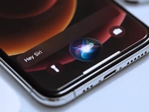 Apple Plans to Charge for Advanced Siri AI Features, Bloomberg Reports
