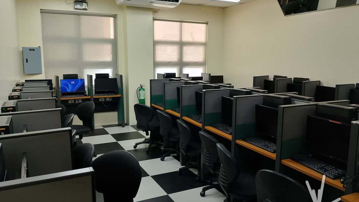 Students using computers in a Philippine computer laboratory