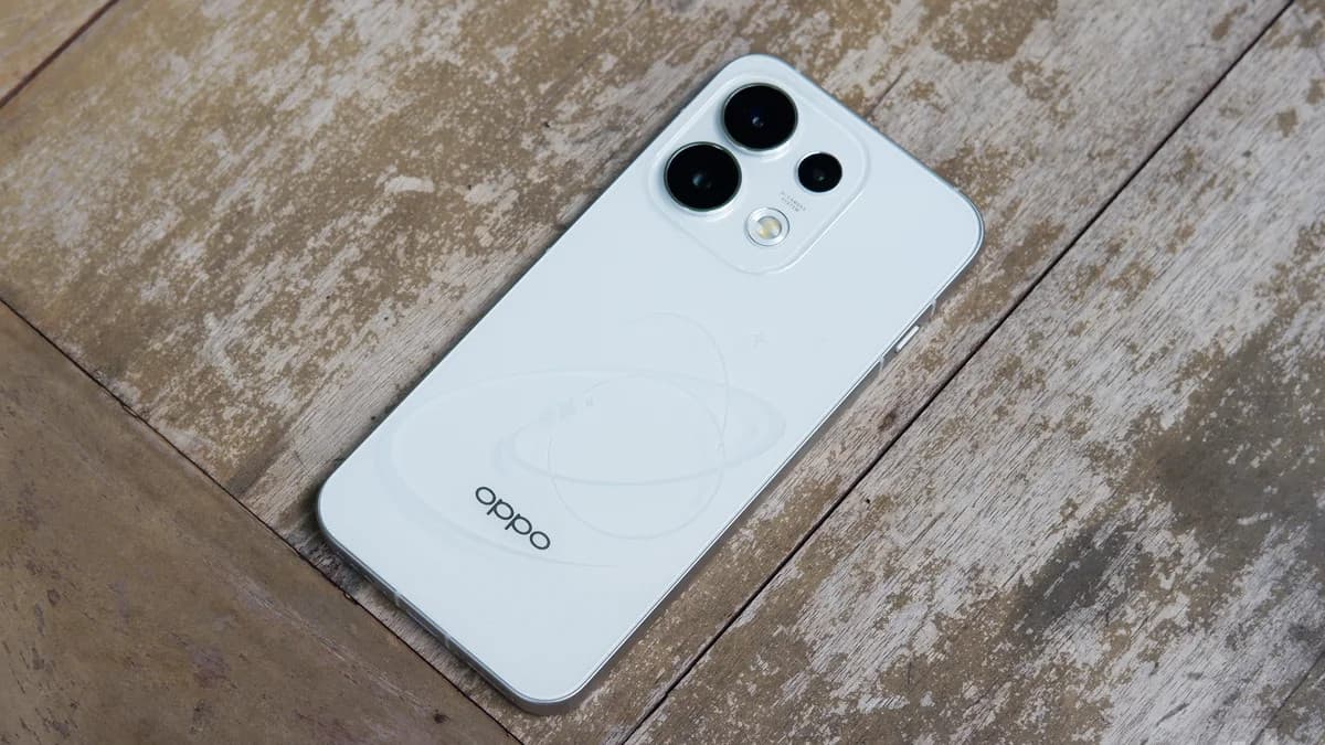 OPPO Reno16 Pro 5G smartphone showing its display and camera module