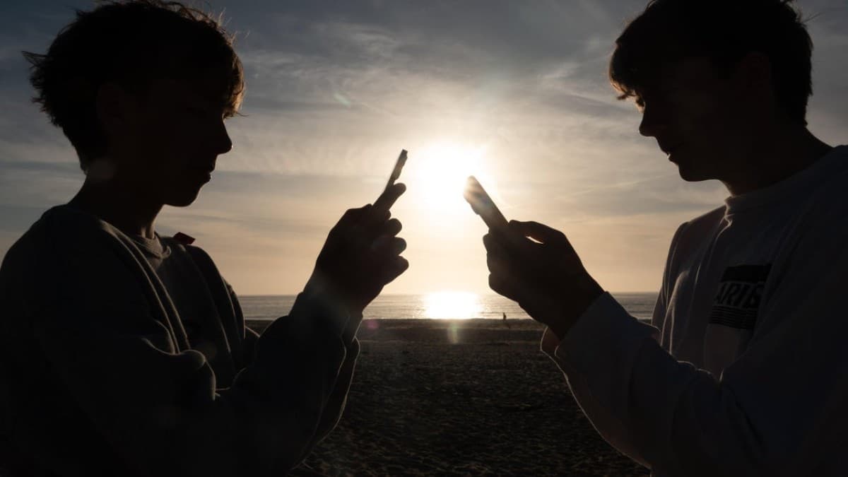 UK Plans to Bar Under-16s From TikTok, Instagram, and YouTube Starting Spring 2027