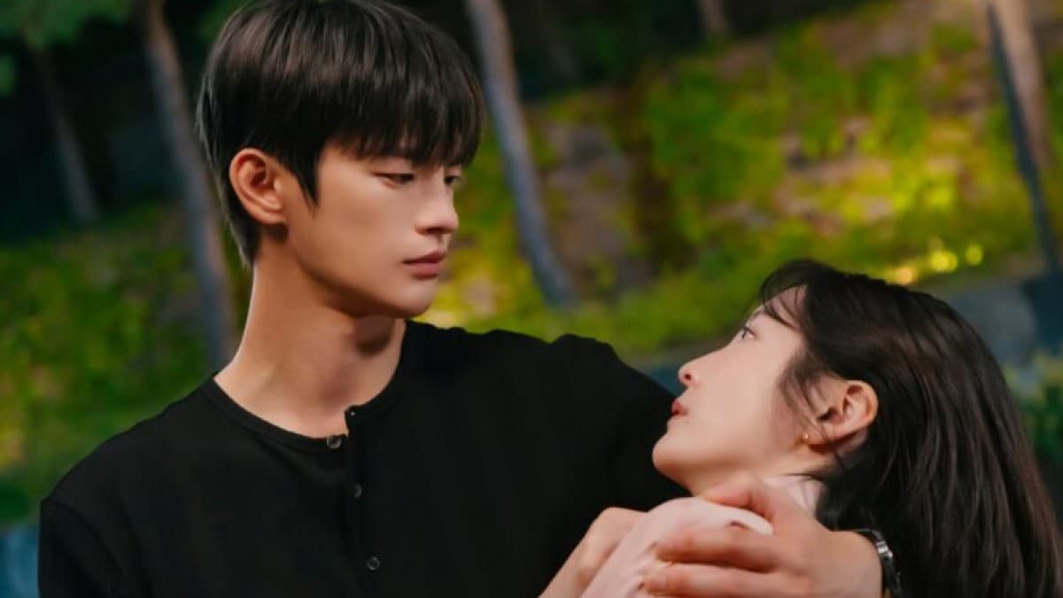 Seo In Guk and Park Ji Hyun in a scene from See You at Work Tomorrow! on tvN