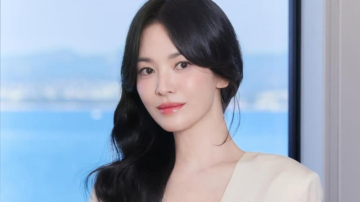 South Korean actress Song Hye Kyo in a professional portrait