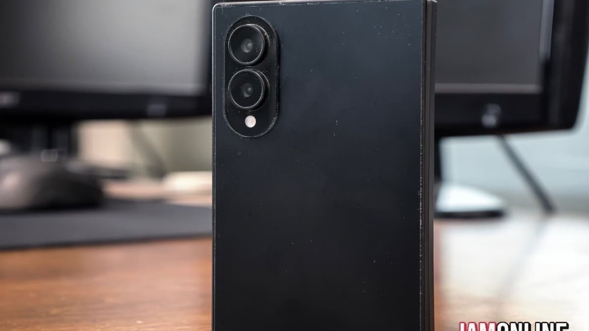 Samsung Galaxy Z Fold 8 Wide dummy unit showing the wider folded cover display
