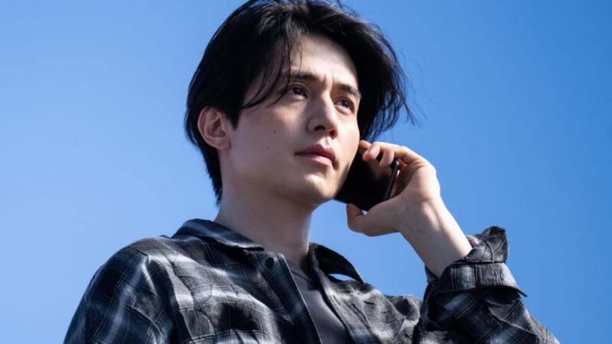 Lee Dong-wook as Jung Jin-man in a tense scene from A Shop for Killers Season 2